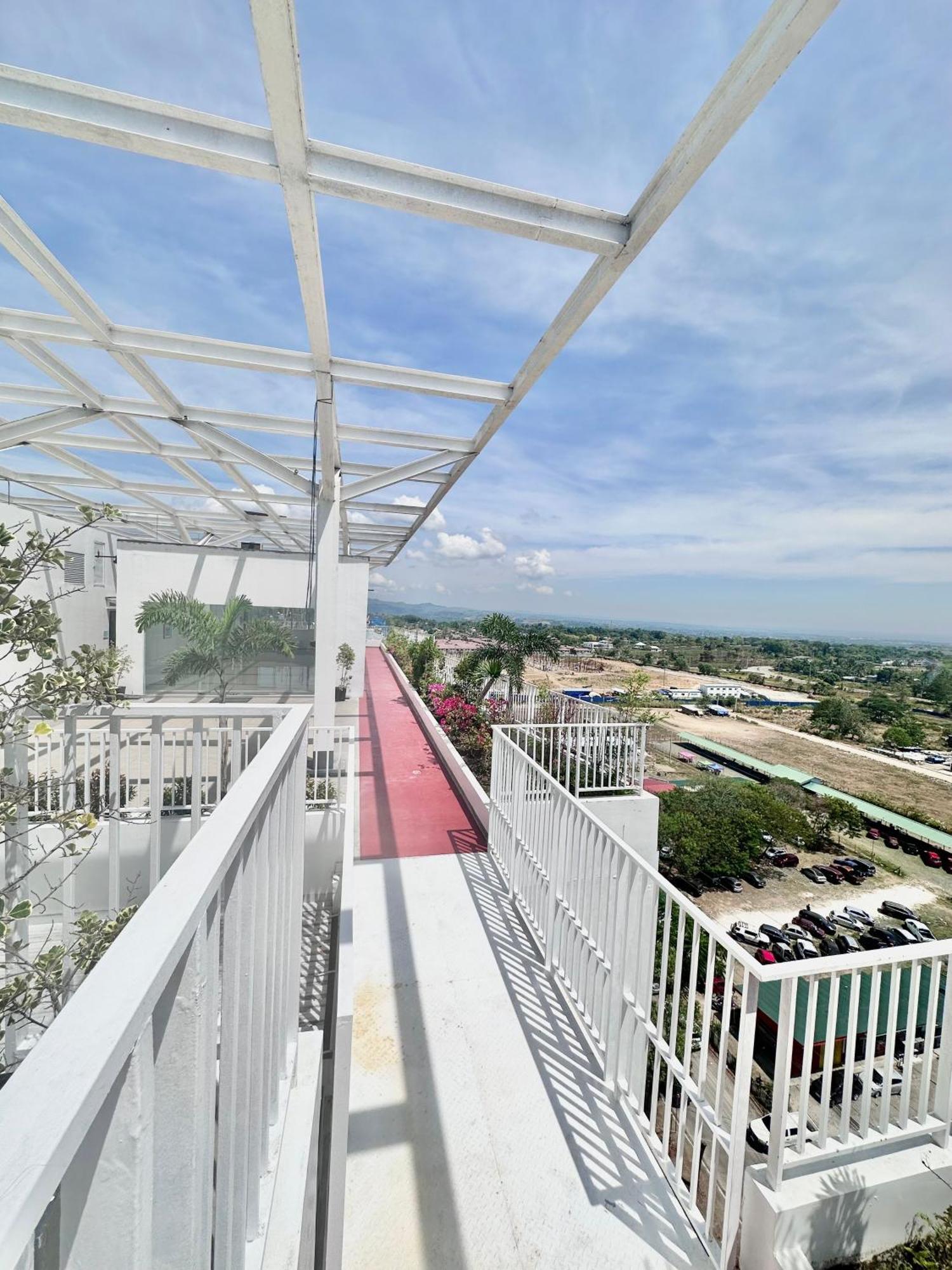Aesthetic One Bedroom Beside Sm W Pool, Wifi And Netflix Cagayán de Oro Exterior foto